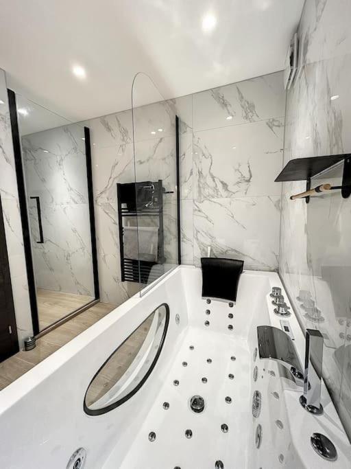 Hébergement de vacances Brp Center, Eight-bedroom Luxury Cannes