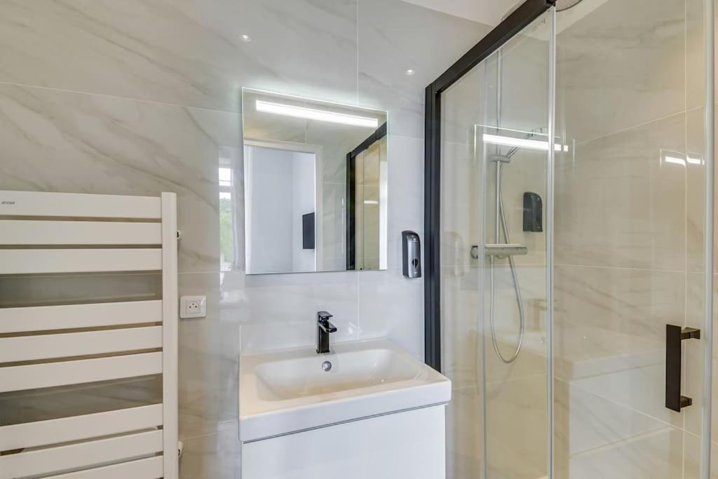 Brp Center, Eight-bedroom Luxury