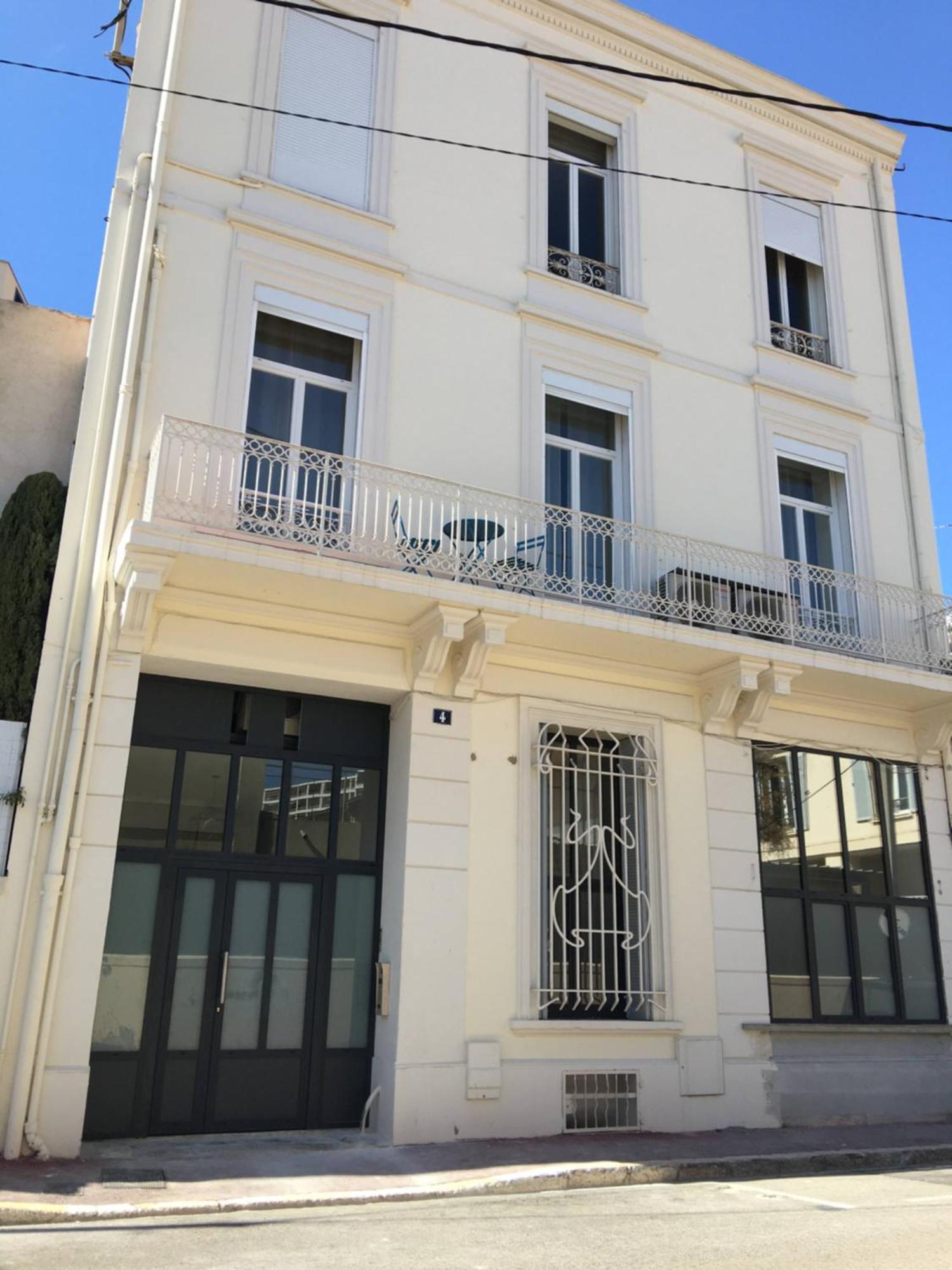 Brp Center, Eight-bedroom Luxury Hébergement de vacances *